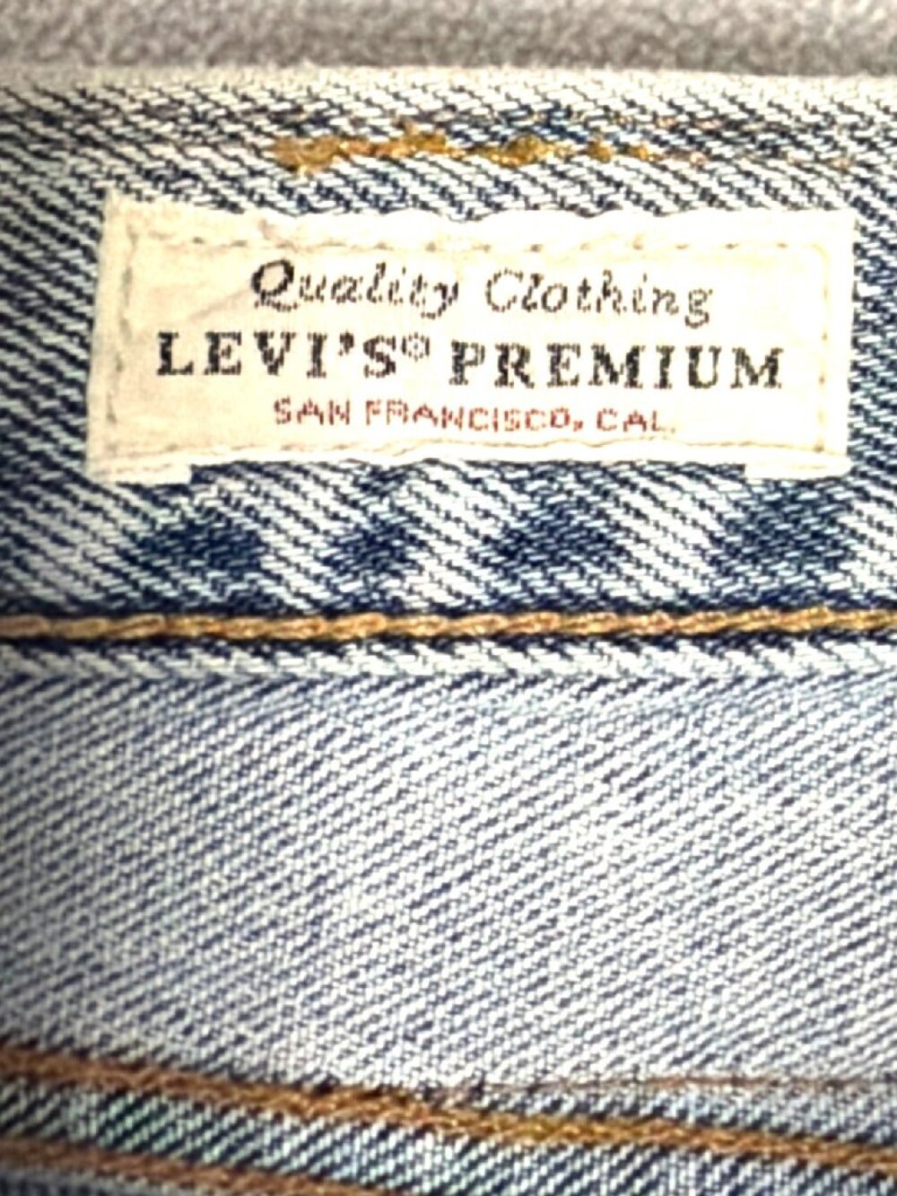 Levis 501 Men’s Light Wash Denim Jeans W44 L30 Button Fly Classic Straight Fit - Picture 7 of 8